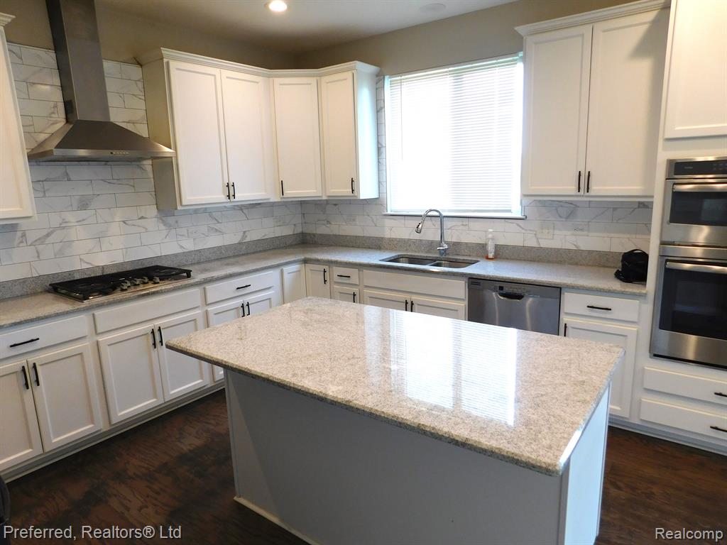 50316 AMBERWOOD Road, Canton, MI 48188 — Photo 10