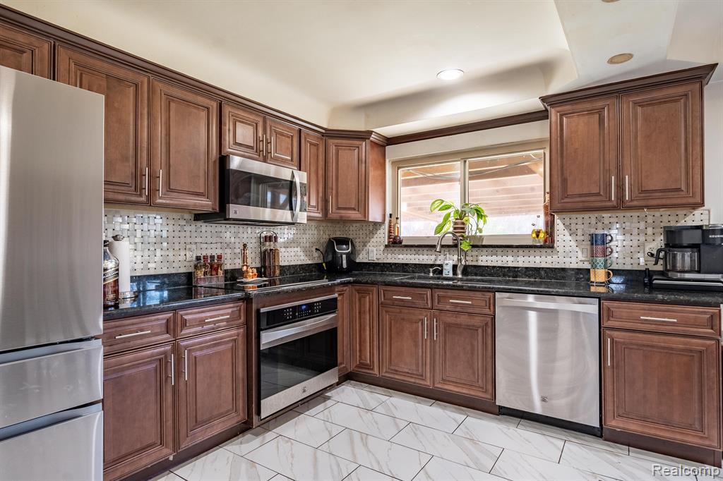 42323 TESSMER Drive, Sterling Heights, MI 48314 — Photo 9