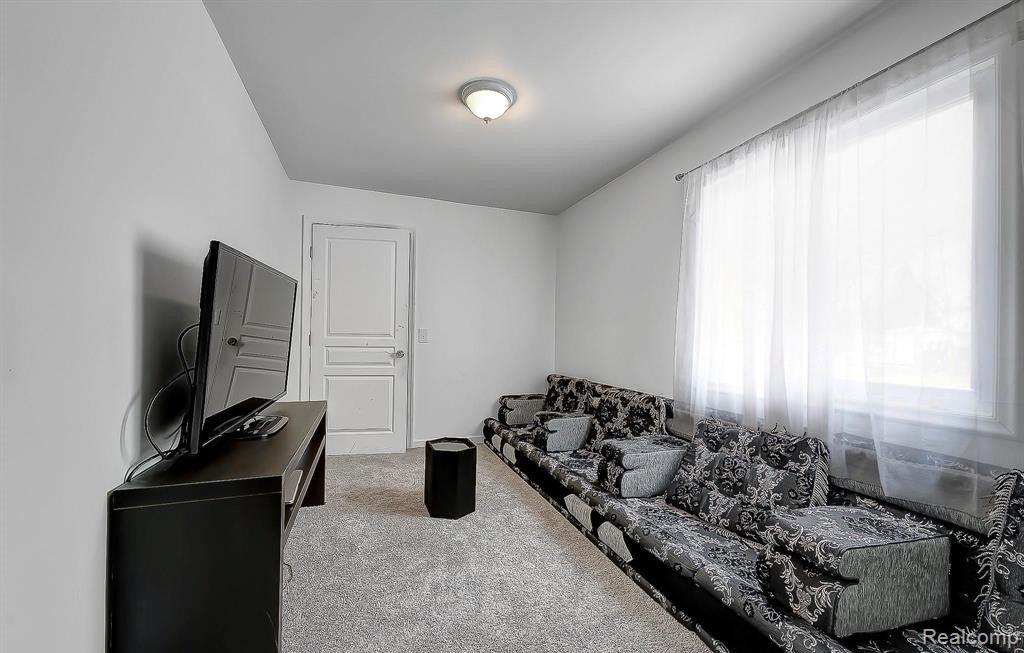 5642 Weddell Street, Dearborn Heights, MI 48125 — Photo 16