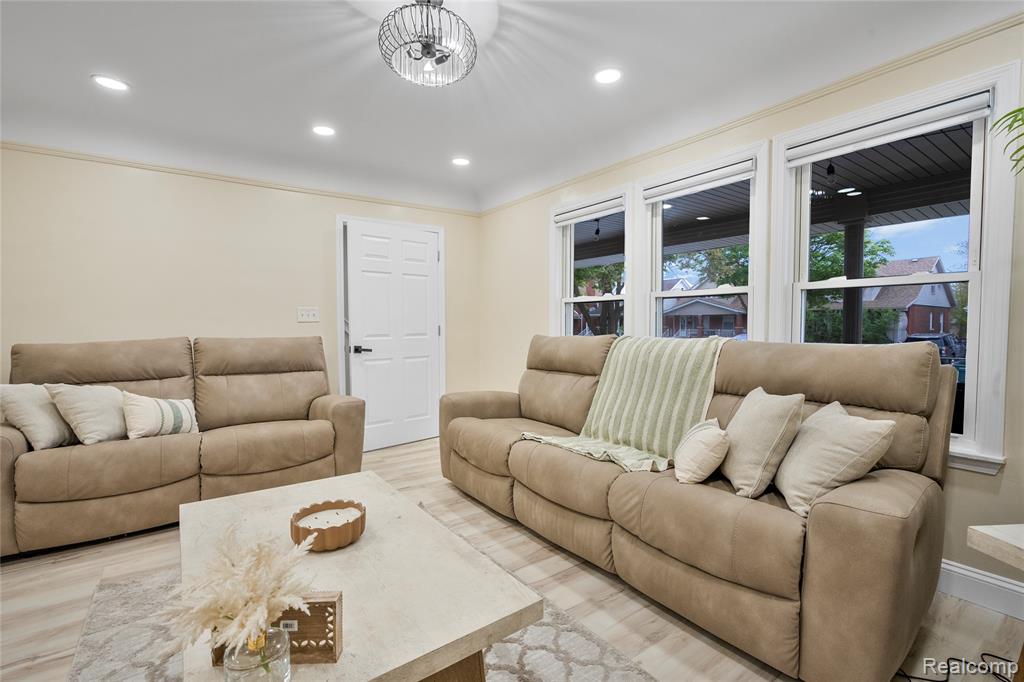 6847 Theisen Street, Dearborn, MI 48126 — Photo 4