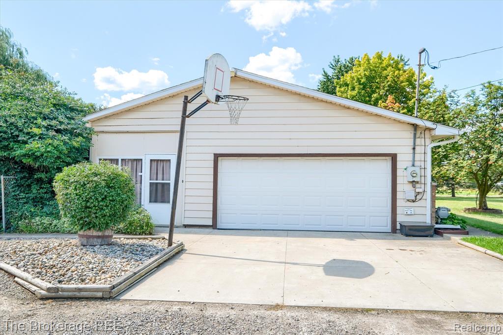 9050 E Bristol Road, Davison, MI 48423 — Photo 8