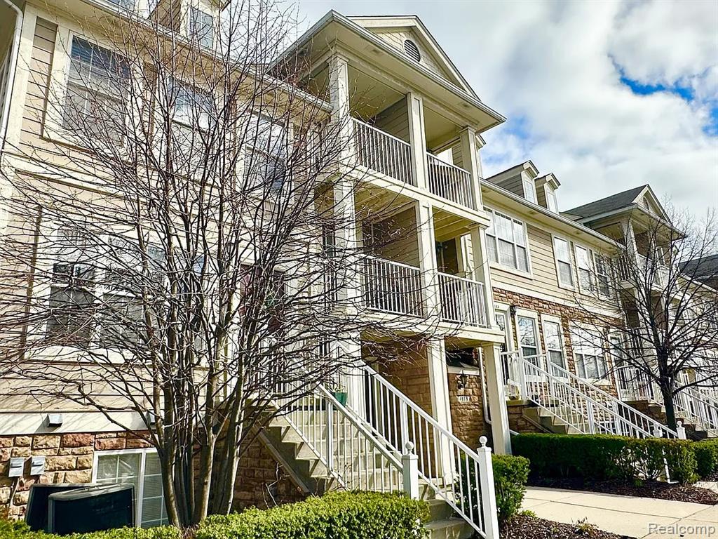 1075 Beaver Run, Troy, MI 48083 — front exterior