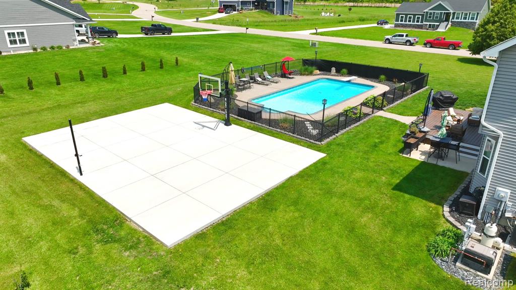 5015 LINDEMERE Drive, Fowlerville, MI 48836 — Photo 54
