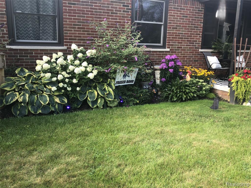 16740 College, Fraser, MI 48026 — Photo 5