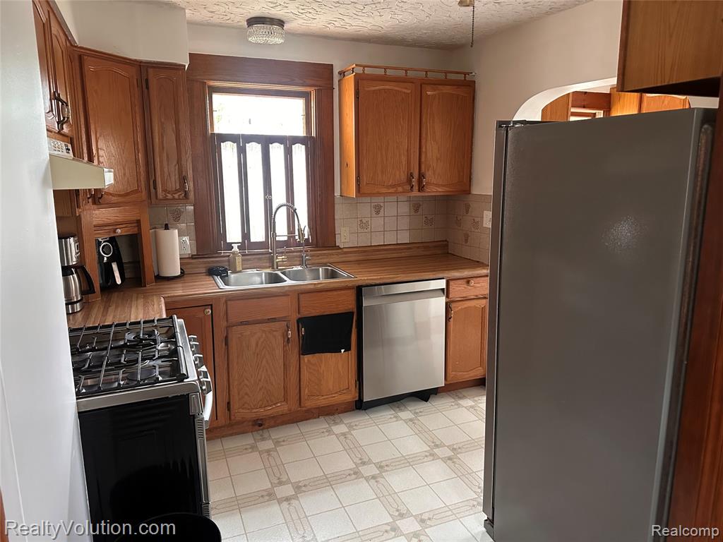 385 N Main Street, Imlay City, MI 48444 — Photo 14