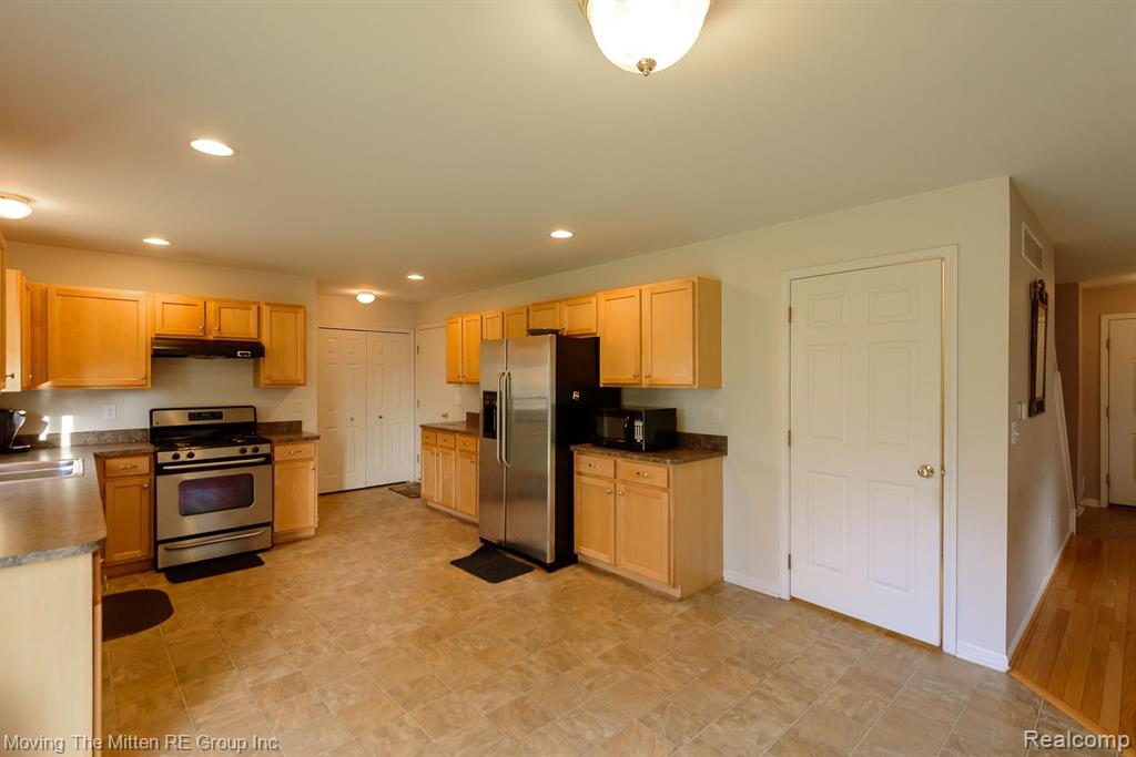 42990 N CUMBERLAND Drive, Van Buren, MI 48111 — Photo 7