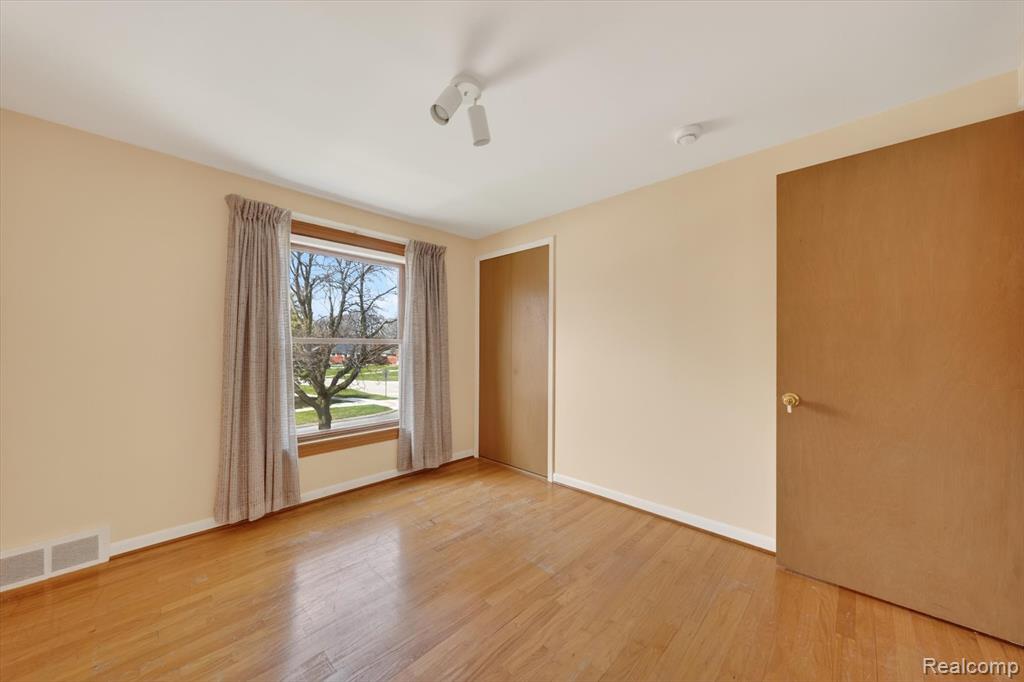 21520 Goethe Ave, Grosse Pointe Woods, MI 48236 — Photo 17