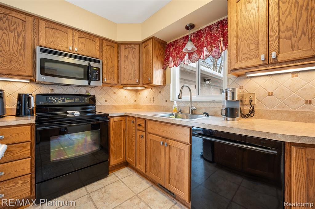 839 Harlequin Court, Highland, MI — Photo 6