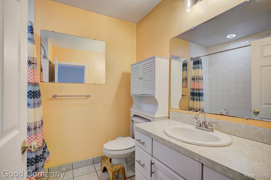585 Roth Boulevard, Clawson, MI — Photo 19