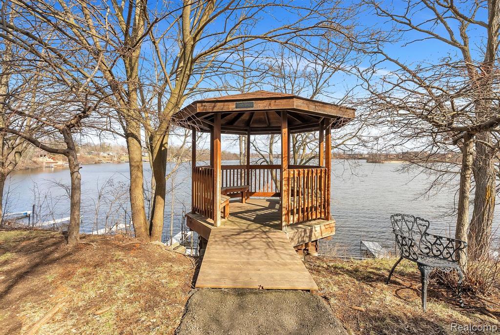 9629 HARBOUR COVE, Ypsilanti, MI 48197 — Photo 12