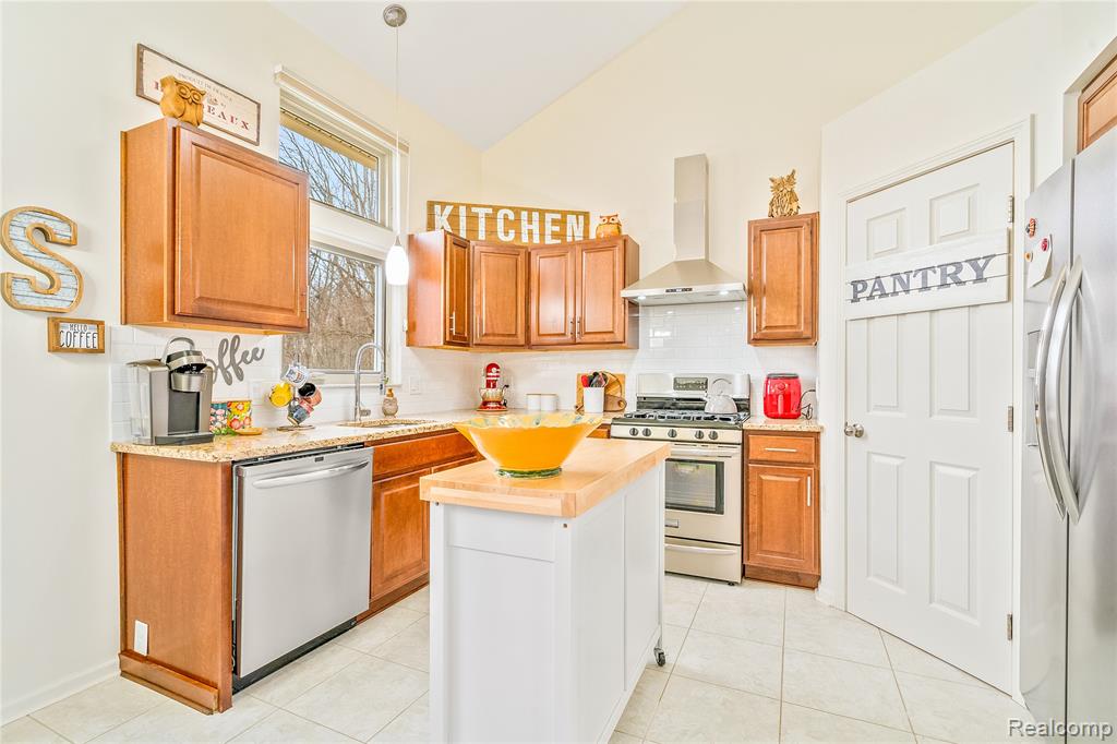 454 BREAKWATER, Belleville, MI 48111 — Photo 14