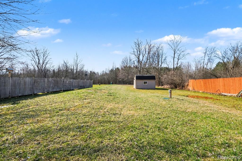 5091 W Carpenter Road, Flint, MI 48504 — Photo 21