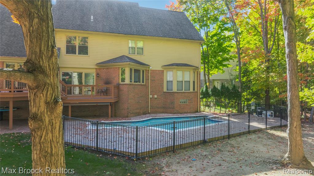 6986 Crosswell Drive, West Bloomfield, MI — Photo 55