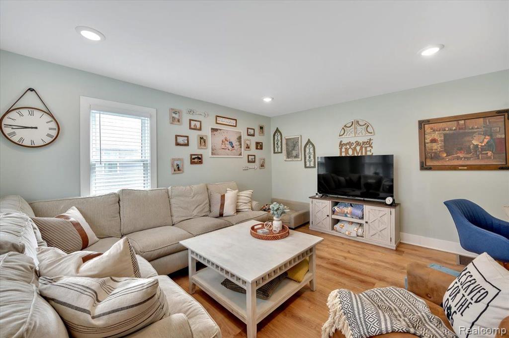 735 N MAIN Street, Almont, MI 48003 — Photo 3