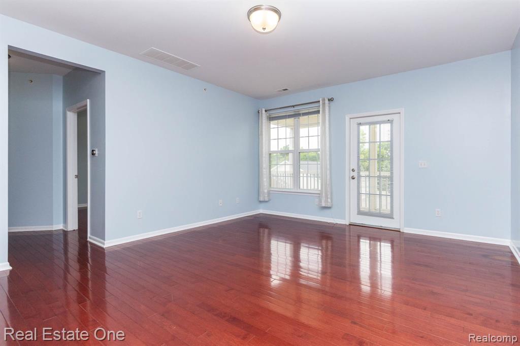 934 W Summerfield Glen Circle, Ann Arbor, MI 48103 — Photo 5