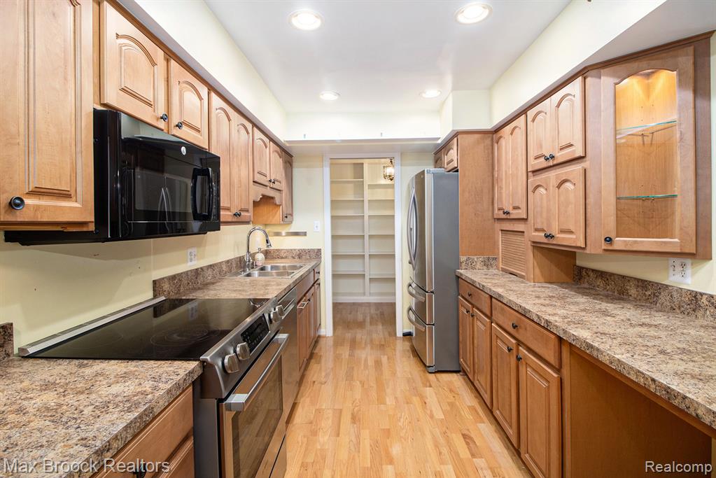 19710 W 13 Mile Road, 105, Beverly Hills, MI 48025 — Photo 2