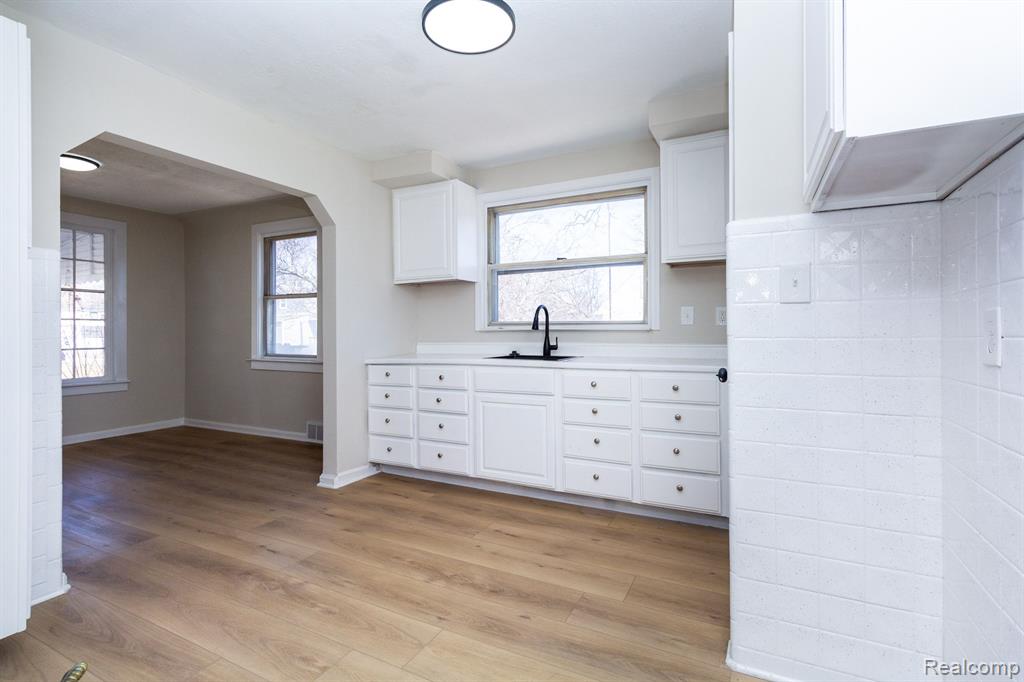 8316 RIVARD Avenue, Warren, MI 48089 — Photo 9