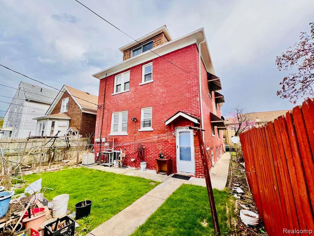 3215 Evaline Street, Hamtramck, MI 48212 — Photo 4