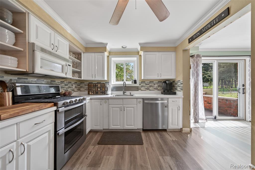 2260 Shankin Drive, Walled Lake, MI 48390 — Photo 9