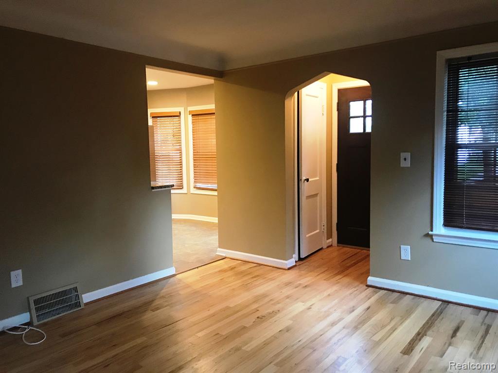 537 ROTH Boulevard, Clawson, MI — Photo 4