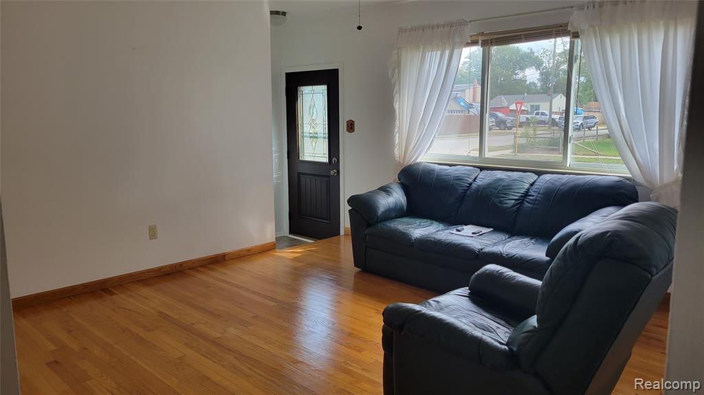 4910 Moore Street, Wayne, MI 48184 — Photo 4