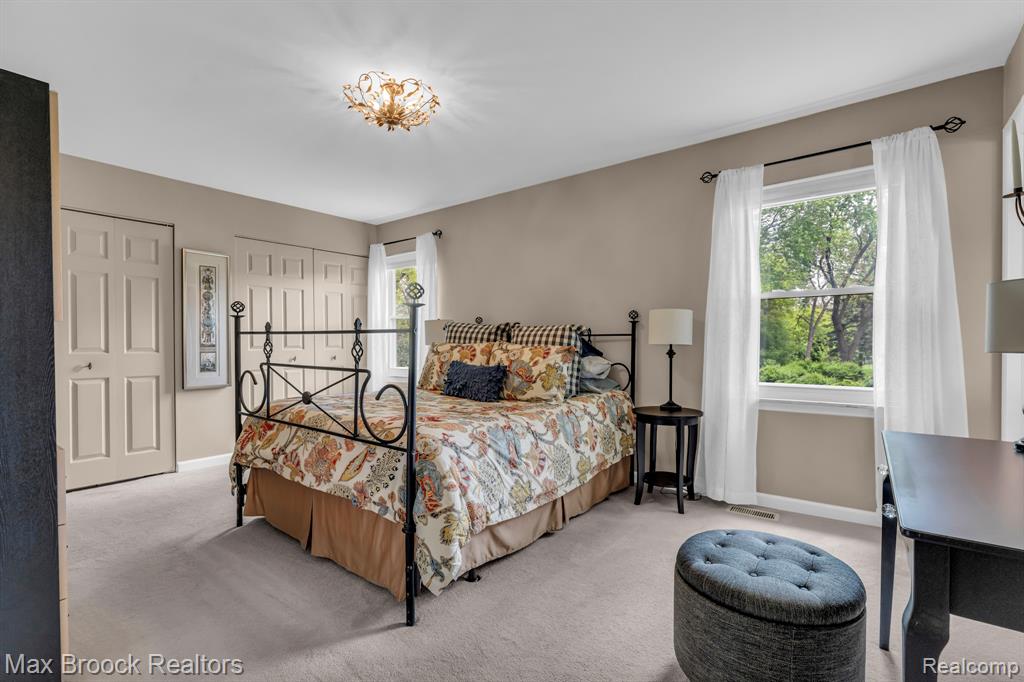 591 S Spinningwheel Lane, Bloomfield Hills, MI 48304 — Photo 16
