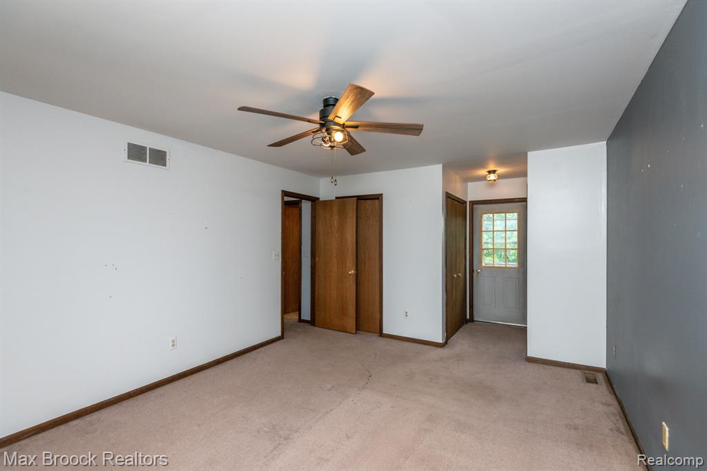 54320 BELCREST Drive, Milford, MI 48381 — Photo 39