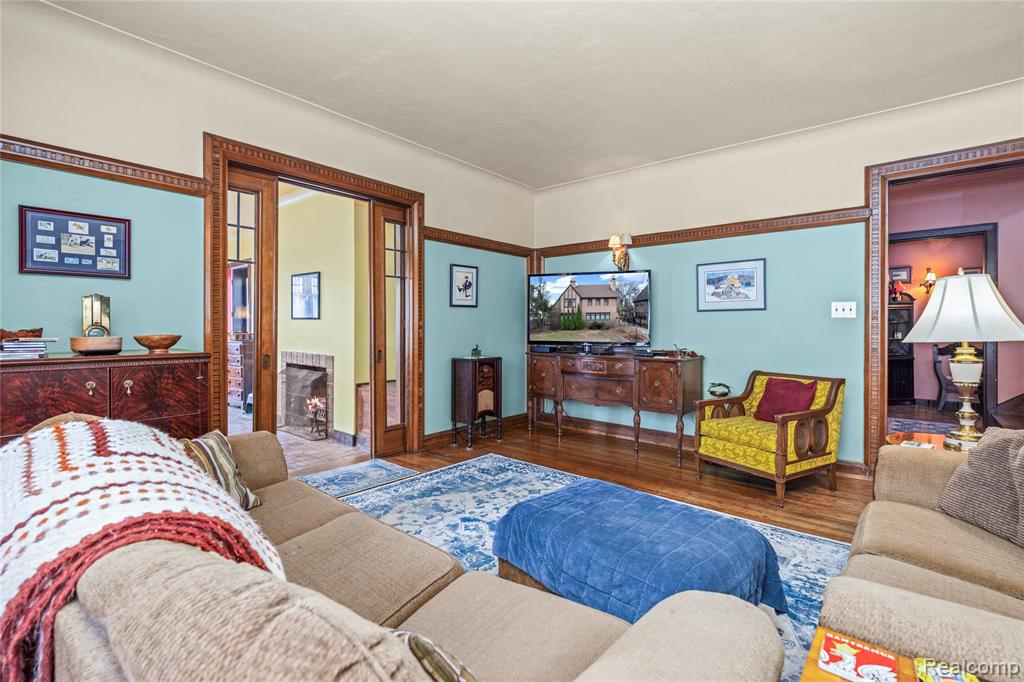 2475 Iroquois Street, Detroit, MI 48214 — Photo 19