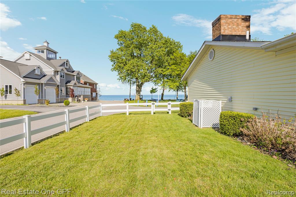 5871 Manor Drive, Fort Gratiot, MI 48059 — Photo 45