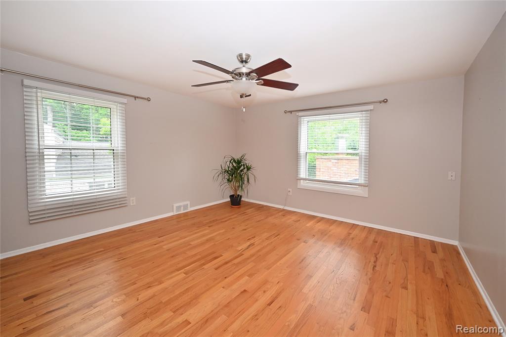 31310 Foxboro Way, Beverly Hills, MI 48025 — Photo 27