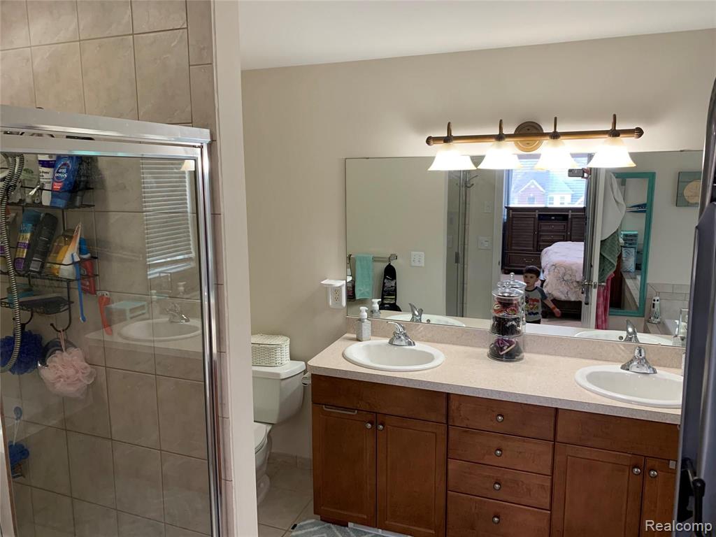 815 CALGARY Street, Auburn Hills, MI 48326 — Photo 21
