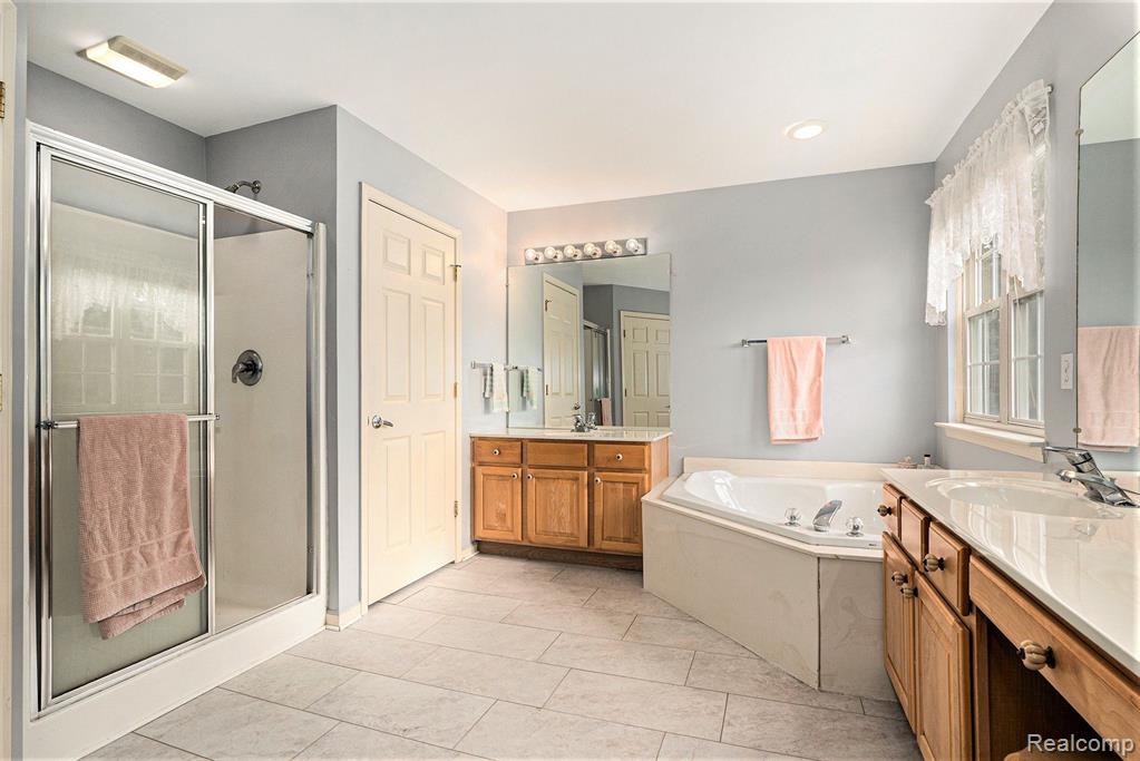 6162 MCCANDLISH Road, Grand Blanc, MI 48439 — Photo 17