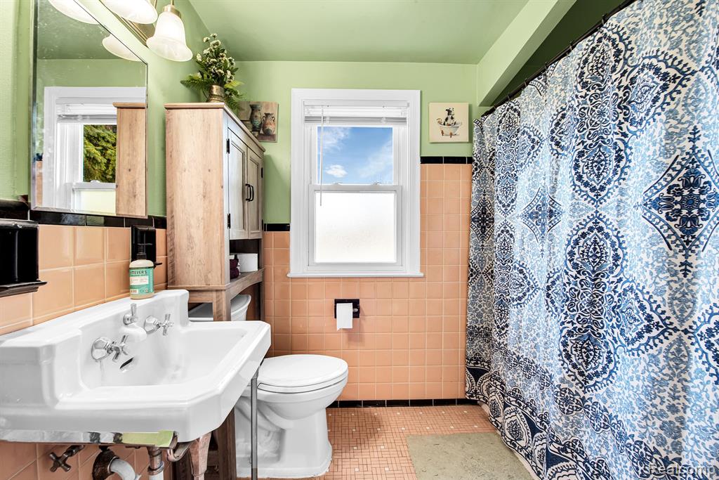 4994 HILLCREST Street, Grosse Pointe, MI 48236 — Photo 11