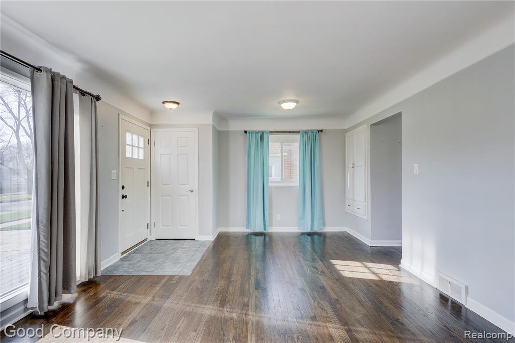 1303 Sycamore Drive, Rochester Hills, MI 48307 — Photo 9