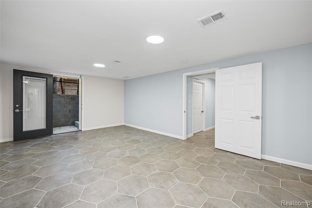 17240 Pontchartrain Blvd, Detroit, MI 48203 — Photo 43