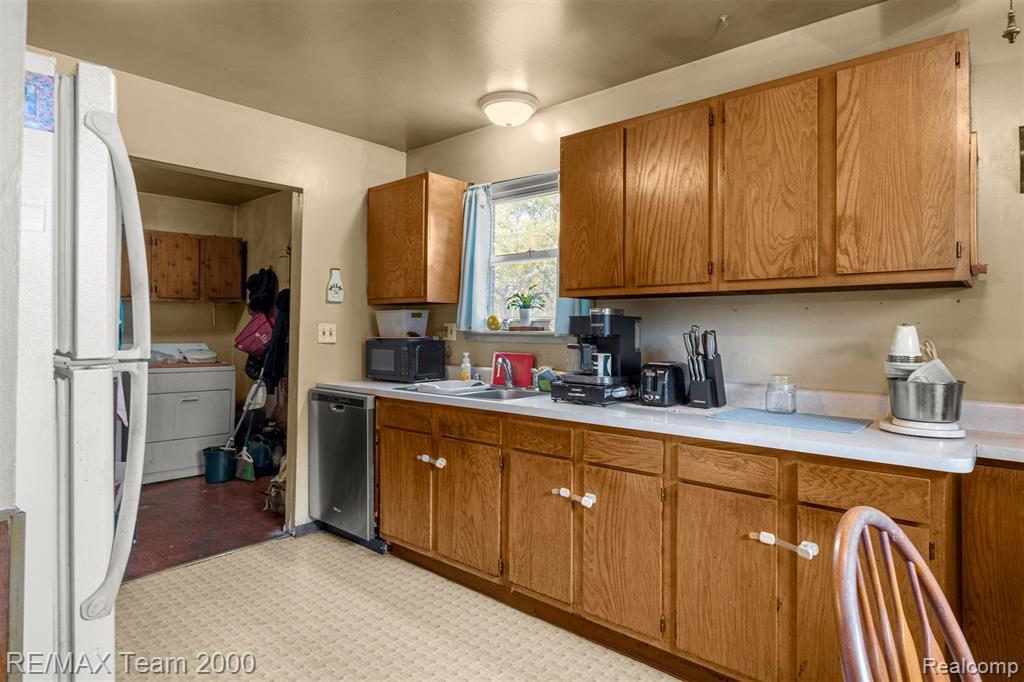 5622 Campbell Street, Dearborn Heights, MI 48125 — Photo 13
