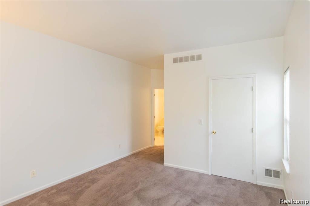38492 SARATOGA Circle, Farmington Hills, MI 48331 — Photo 15