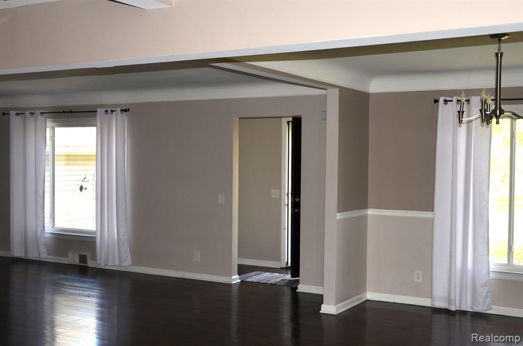 411 N McKinley Road, Flushing, MI 48433 — Photo 4
