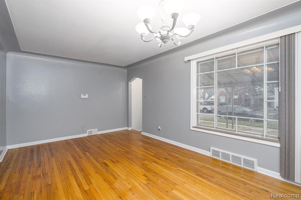6585 Dolphin Street, Dearborn Heights, MI 48127 — Photo 6