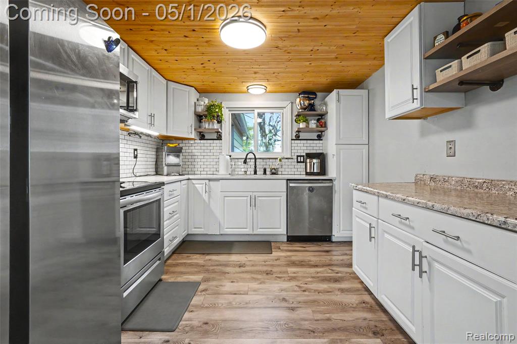 1721 ALMA Avenue, Waterford, MI 48327 — Photo 10