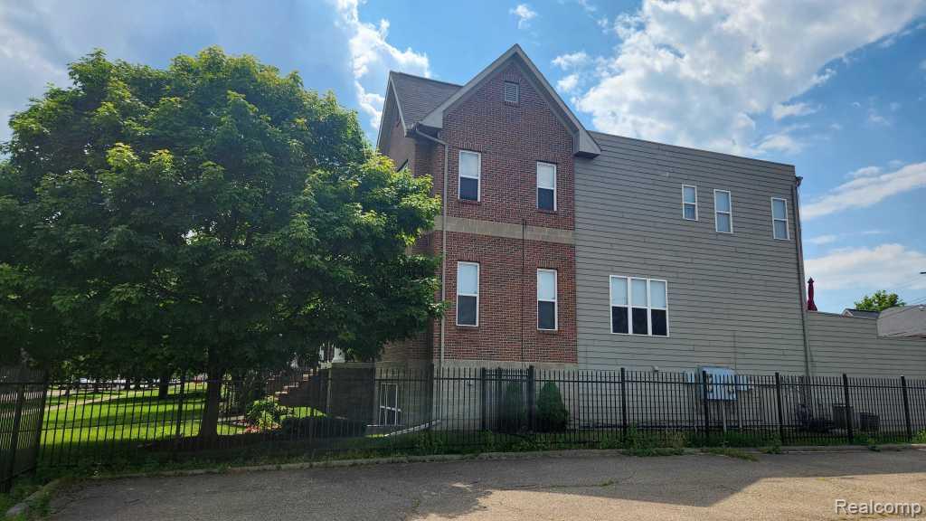 309 E Ferry Street, 8 EAST BUILDING, Detroit, MI 48202 — Photo 35