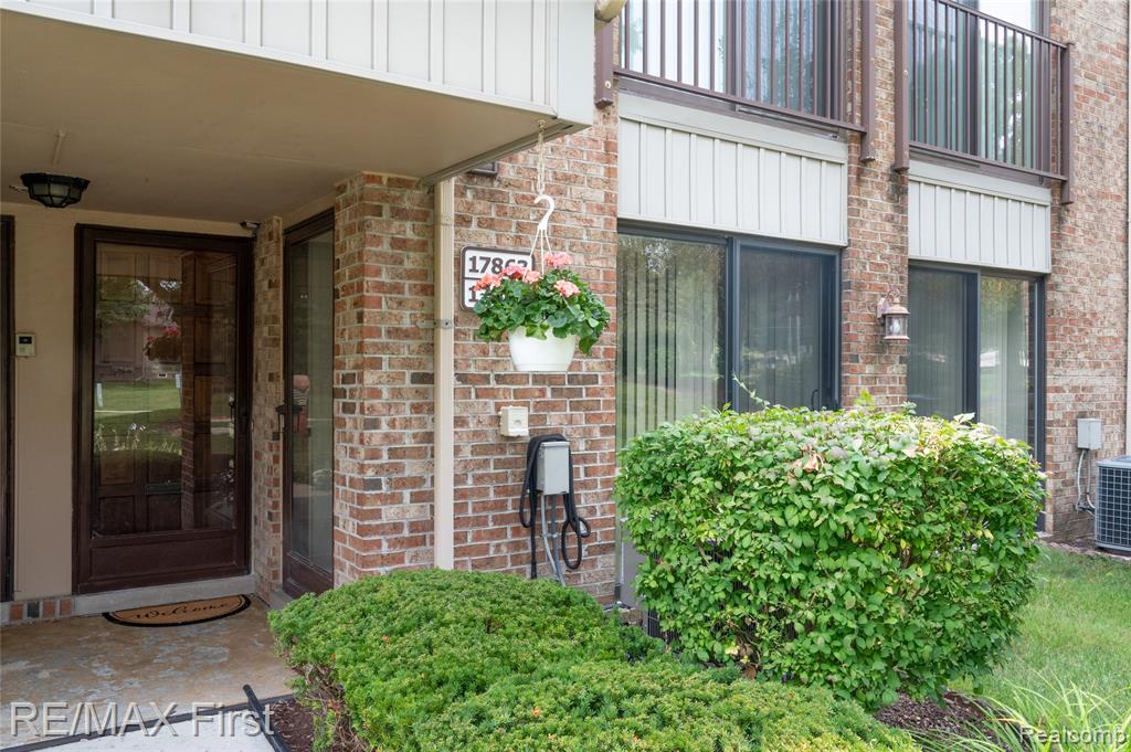 17865 University Park Drive, Livonia, MI 48152 — Photo 5