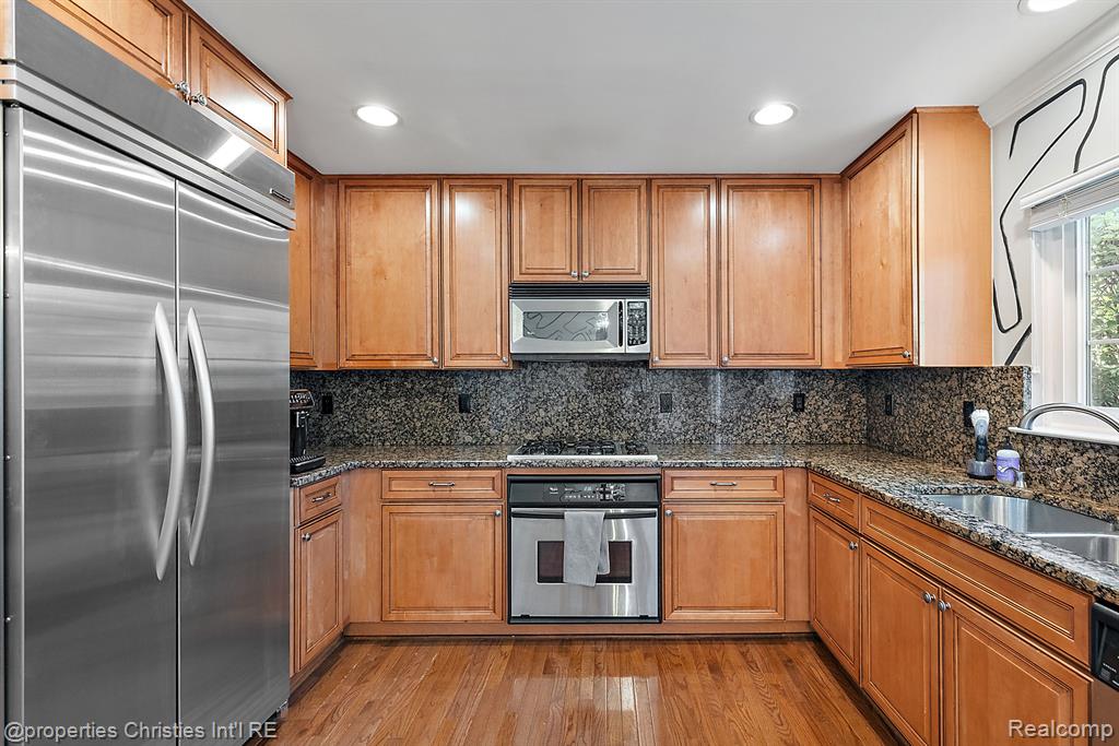 301 JAMES Circle, Royal Oak, MI 48067 — Photo 15
