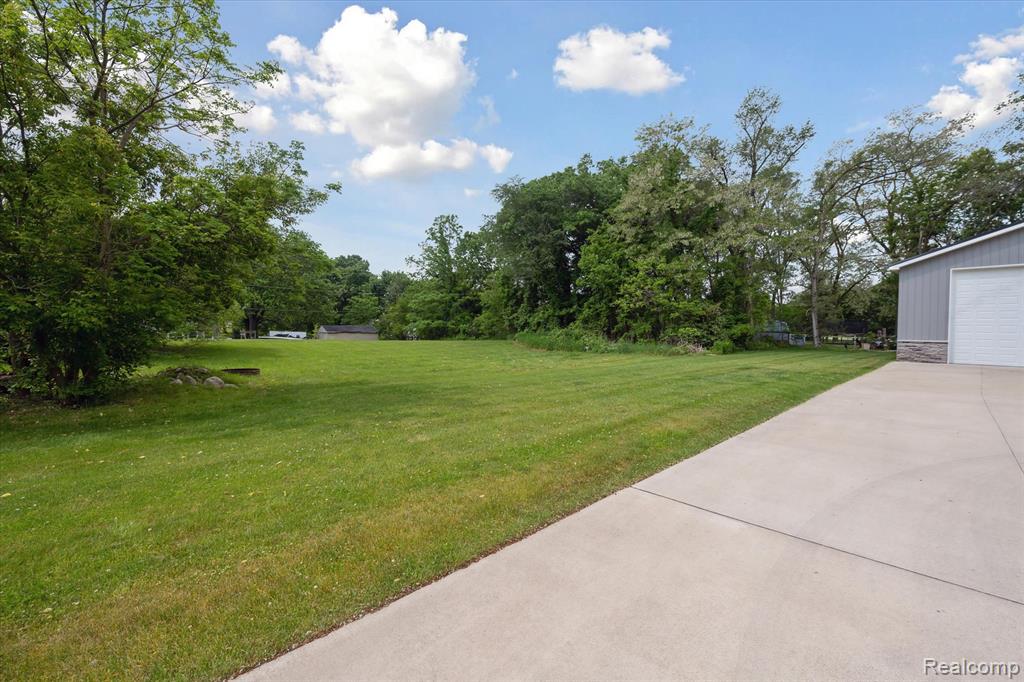 595 BRIGHTON LAKE RD, Brighton, MI 48116 — Photo 54