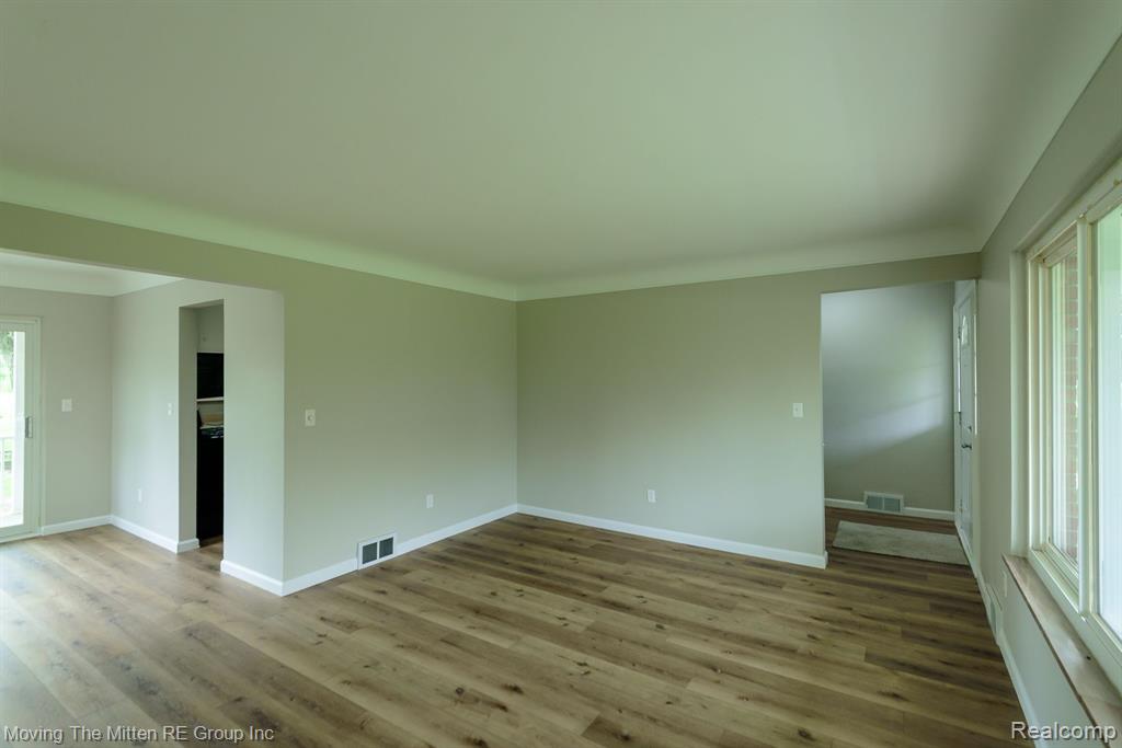 42857 SAVAGE Road, Belleville, MI 48111 — Photo 6