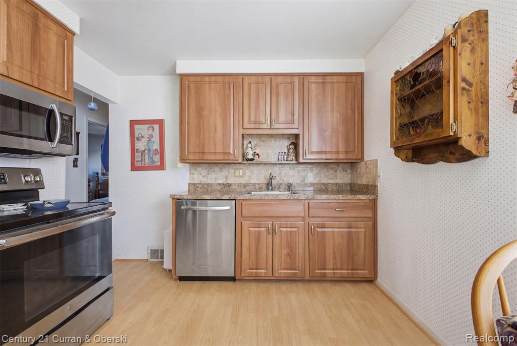 7042 Gilman Street, Garden City, MI — Photo 11