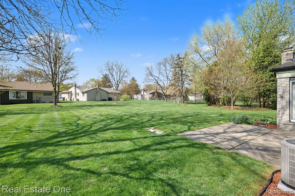 4699 Alton Drive, Troy, MI 48085 — Photo 19