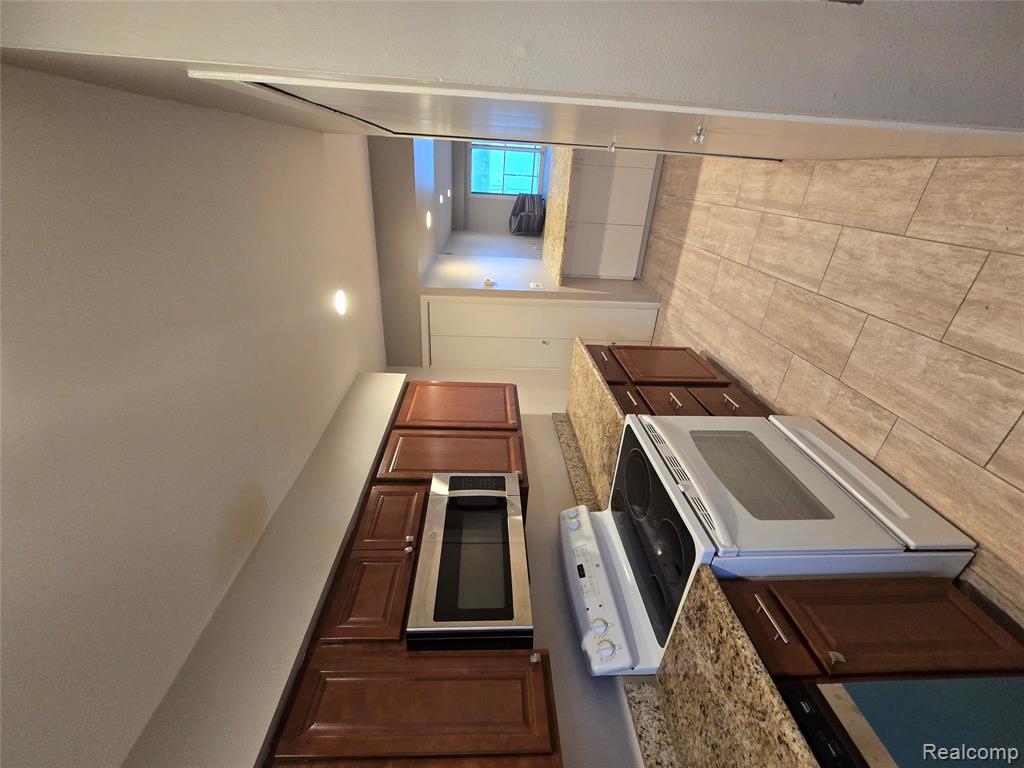 1932 Klingensmith Road, 56 B, Bloomfield Hills, MI 48302 — Photo 21
