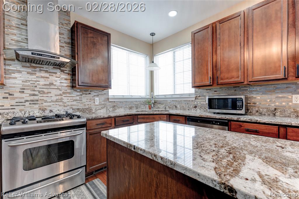 27455 Harrington Way, Novi, MI — Photo 17