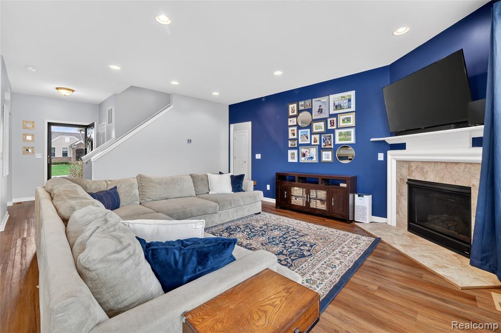 30192 Macintosh Lane, New Hudson, MI 48165 — Photo 13